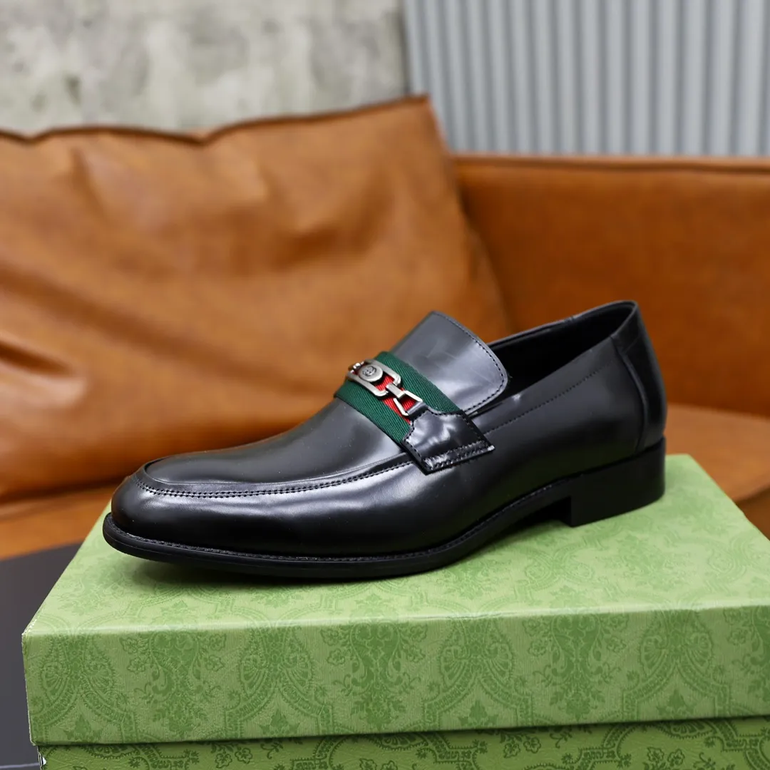 Men's shoes: 250🙅‍♂️🙅‍♂️🙅‍♂️Niuli Brand: GUCCI Size: 38-44 (45 can be customized) Level: Counter classic Material: Original soft cowhide upper Comfortable cowhide lining Original lightweight outsole Style category: Business casual footwear Driving leather shoes Color: Actual picture color